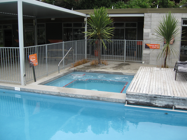 多热水疗及泳池热泵:95平方米至150平方米+水疗