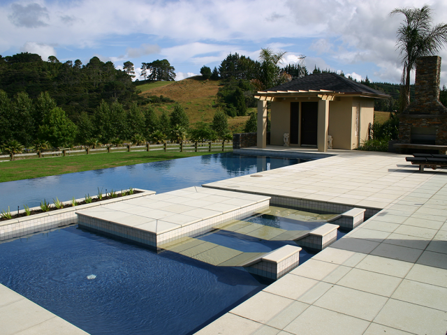 Duoheat温泉和游泳池热泵:65平方米到95平方米的游泳池+温泉